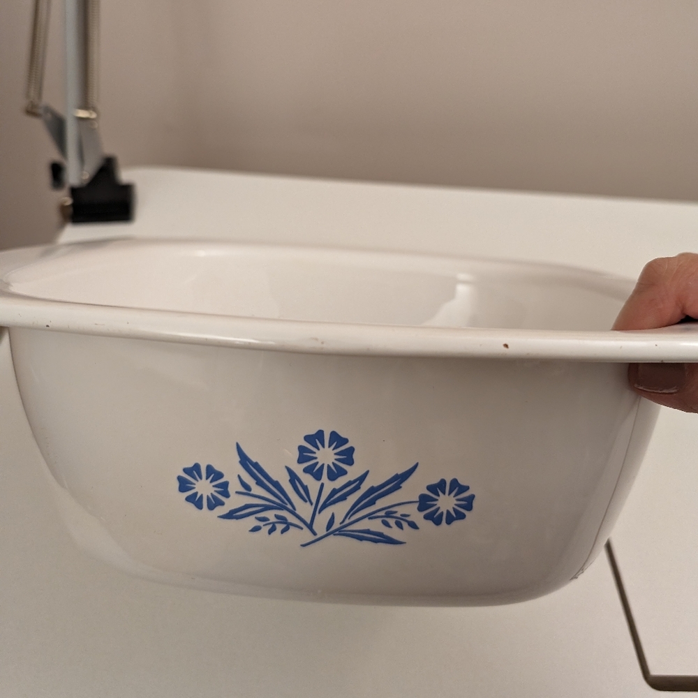Corning Ware P-34-B 4 Quart Dutch oven Cornflower, Blue & White, SALE